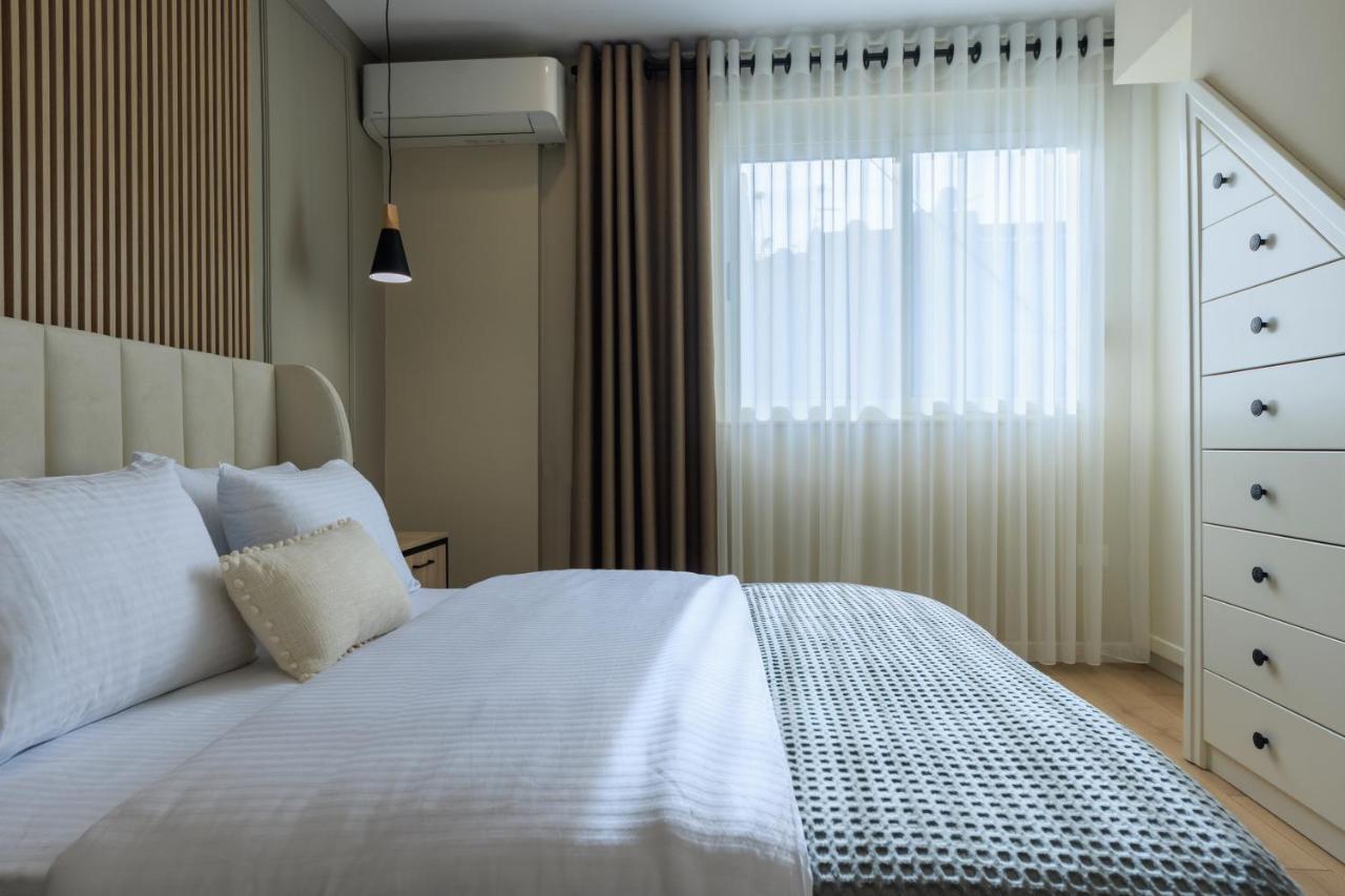 One-Bedroom Rooftop Skyline Central Hidden Gem In Tirana Exterior foto
